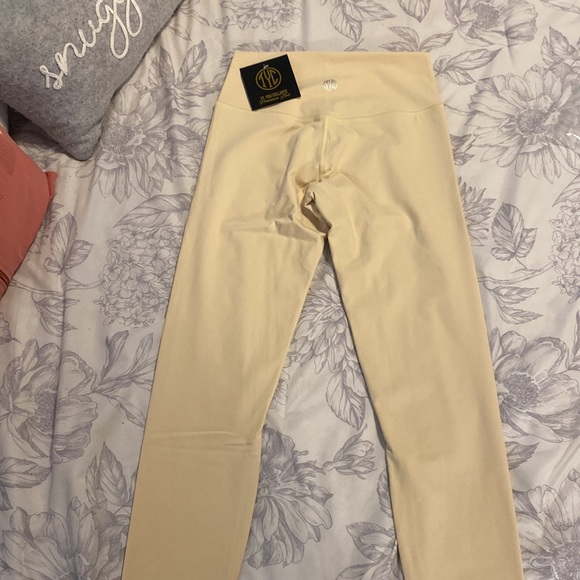 TYC-Til You Collapse Effortless Classic Leggings - Ivory - Picture 4 of 4